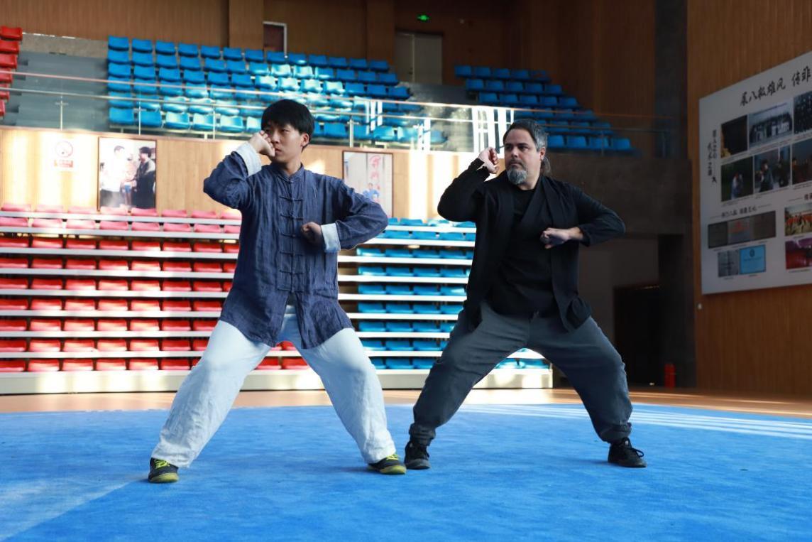 意大利武者白麒柏來到孟村學(xué)習(xí)八極拳,。楊洋攝